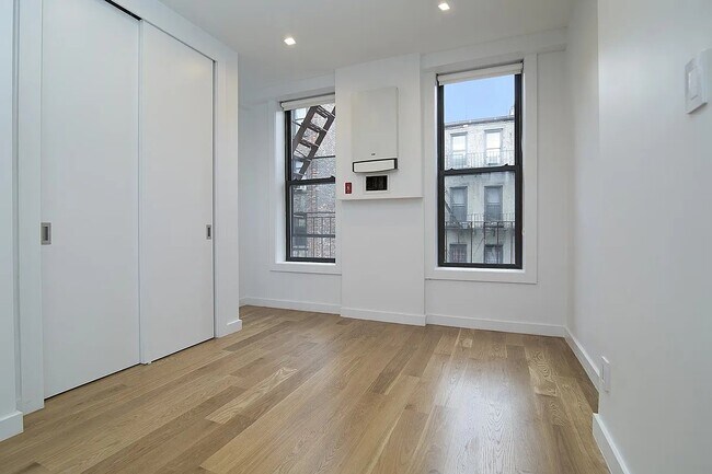 Foto del edificio - 137 Thompson St