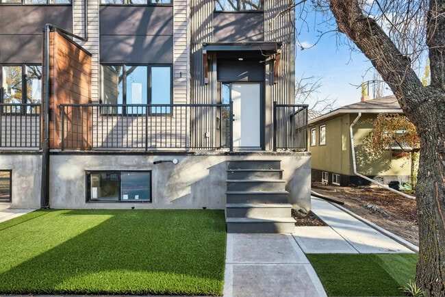 Building Photo - 10335-10135 135 St NW