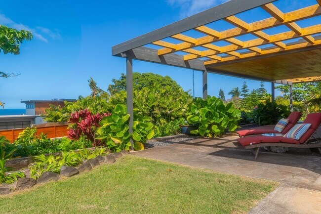 Foto del edificio - Gorgeous Remodeled Home w/ Private Hot Tube & Ocean Views: Hale Mahina
