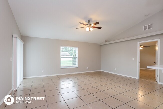 Building Photo - 5705 33rd Dr E