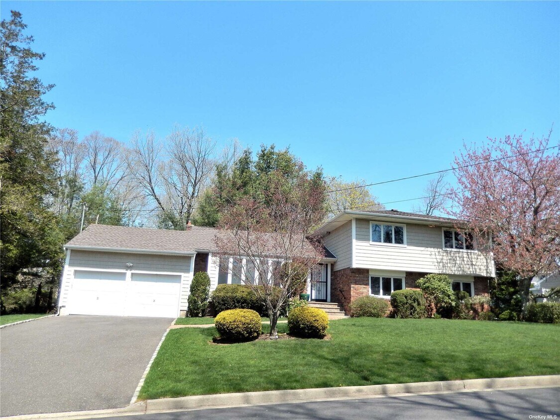 36 Long Ridge Rd, Plainview, NY 11803 House for Rent in Plainview, NY