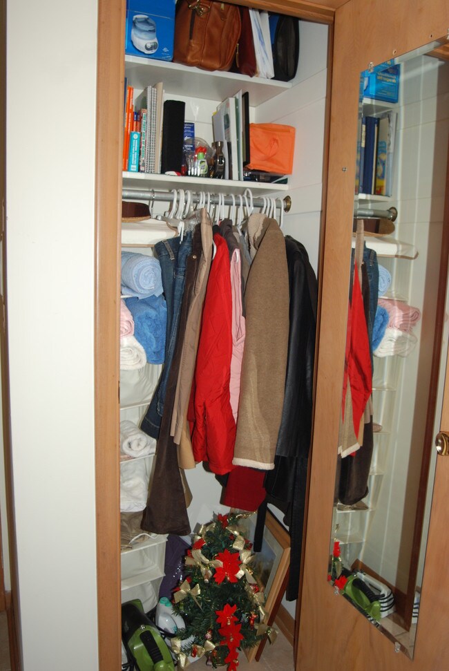 Roseanne Apartments Apartments Elgin, IL