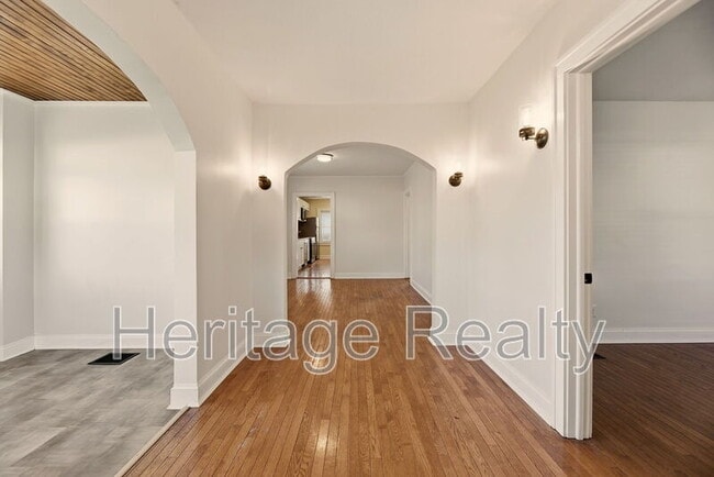 Building Photo - 3820 Sutherland Ave