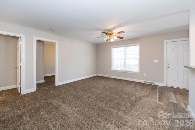 Foto del edificio - 807 King Arthur Dr