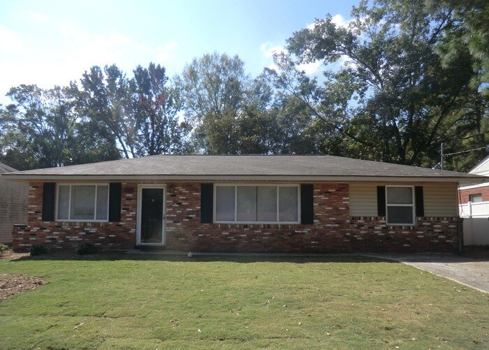 Primary Photo - Updated 3 Bedroom House Near Lake Olmstead