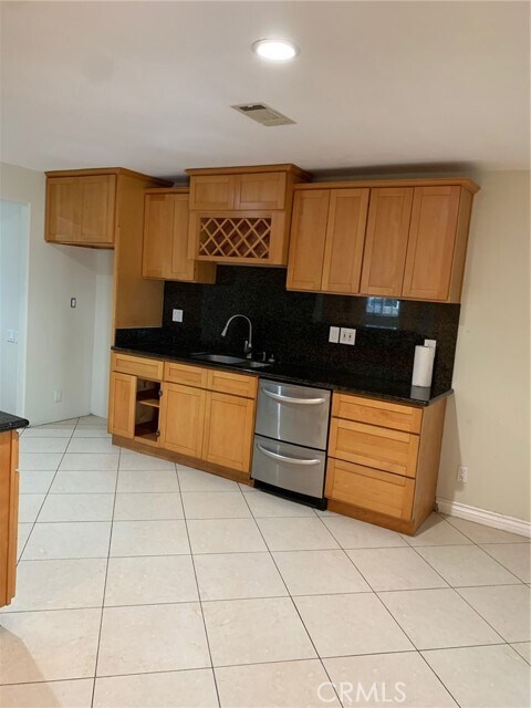 Foto del edificio - 8781 Woolley Ln