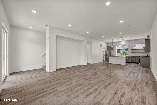 Foto del edificio - 557 California Ave