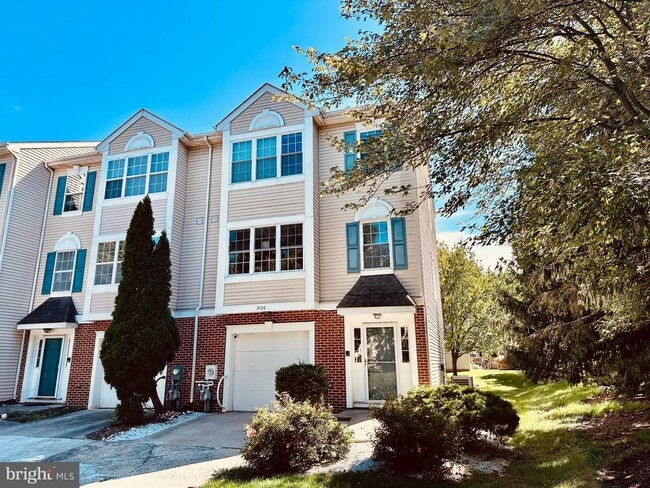 Building Photo - 3409 S Carriage Ct