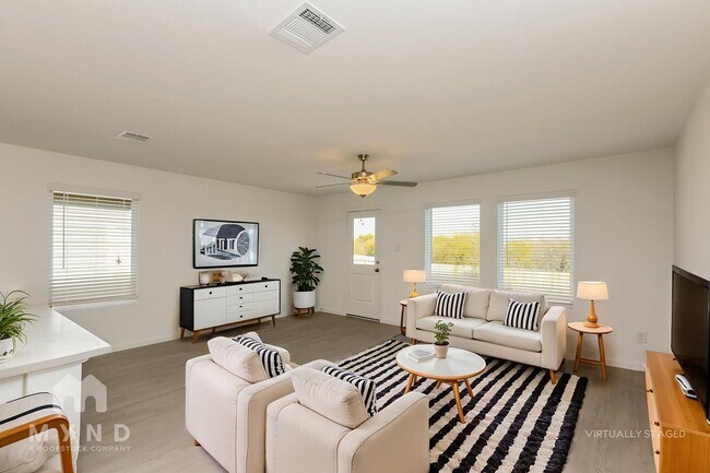 Foto del edificio - 2717 Ctr Crk Ln