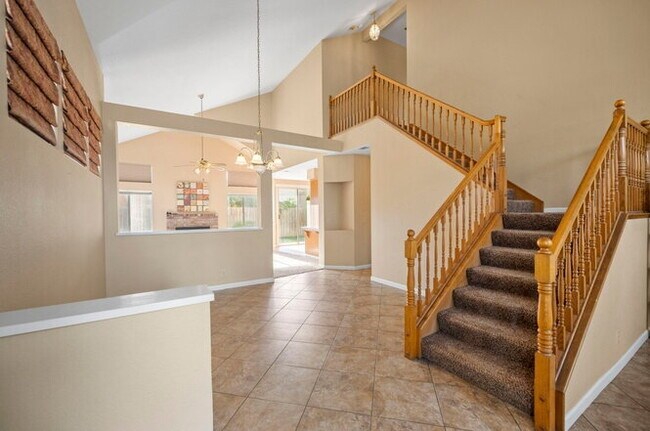 Foto del edificio - 516 Carrigane Way