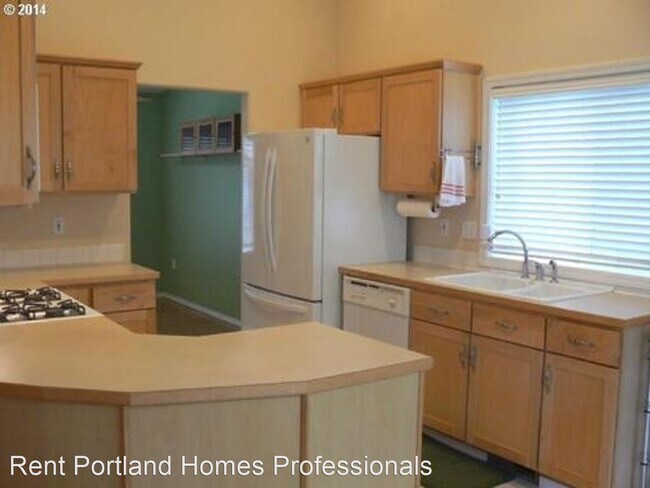 Building Photo - 3 br, 2.5 bath House - 5204 SW 201st Avenue