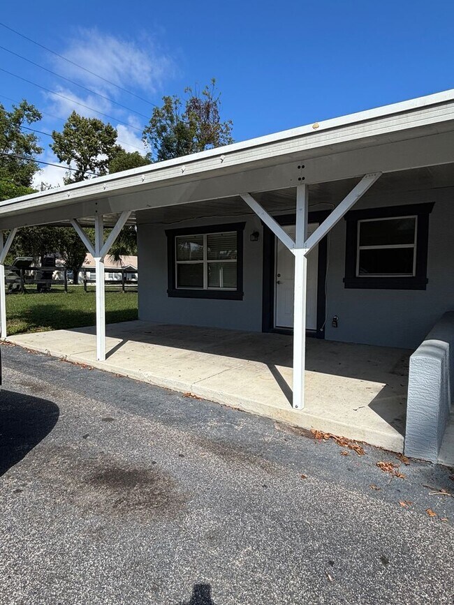 Building Photo - Leesburg Duplex
