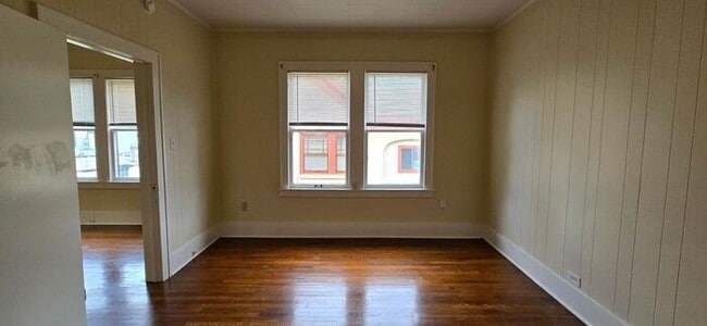 Building Photo - Available Now! 1 Bedroom 1 Bath Within Wal...