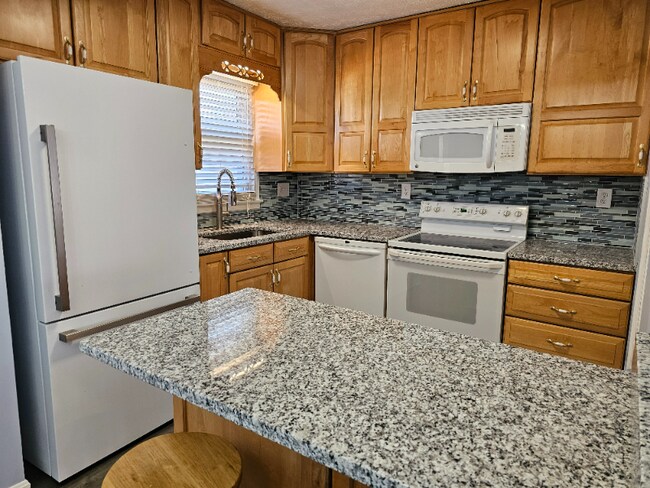 Building Photo - 8803 Mt Eastes Ln