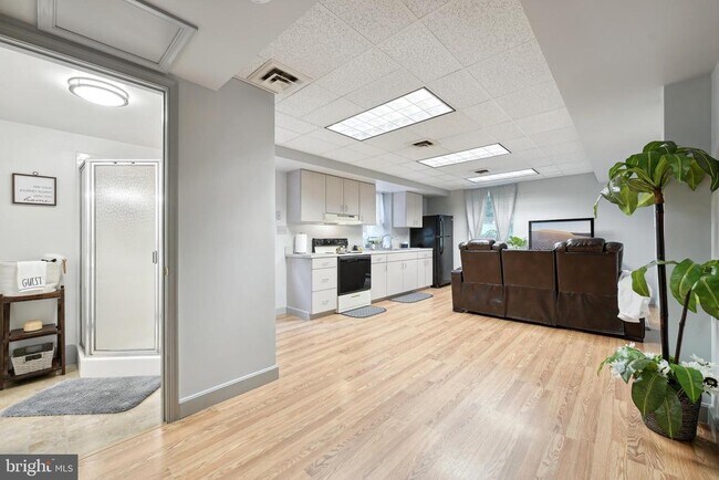 Foto del edificio - 15053 Bassford Rd