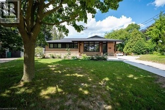 Building Photo - 10 Cardinal Crescent N