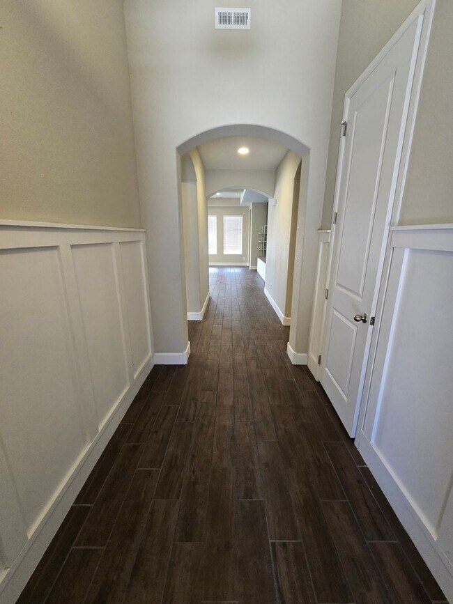 Foto del edificio - COMING SOON! Beautiful 4 bed, 3.5 bath in ...