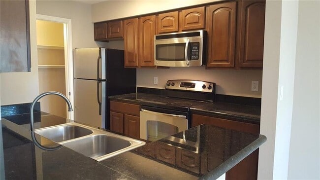 Building Photo - 6000 Shepherd Mountain Cove