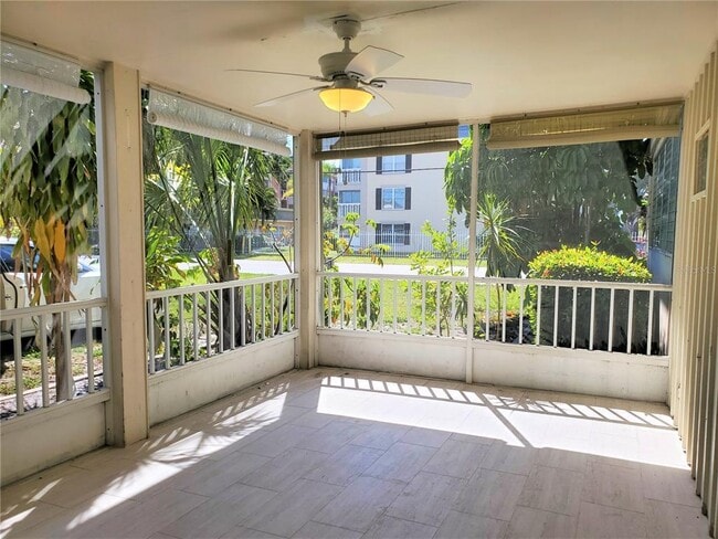 Building Photo - 3075 Los Altos Dr