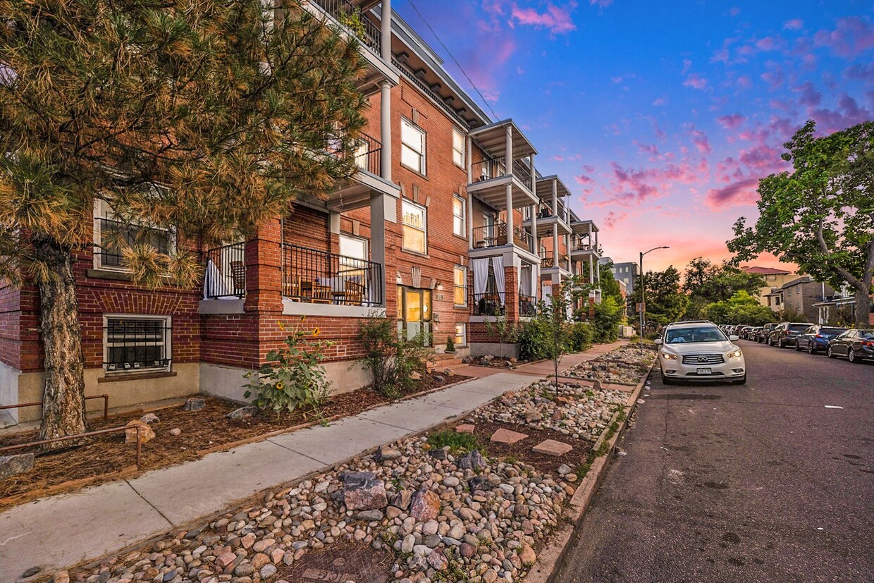 Primary Photo - Available Immediately! Beautifully Renovat...