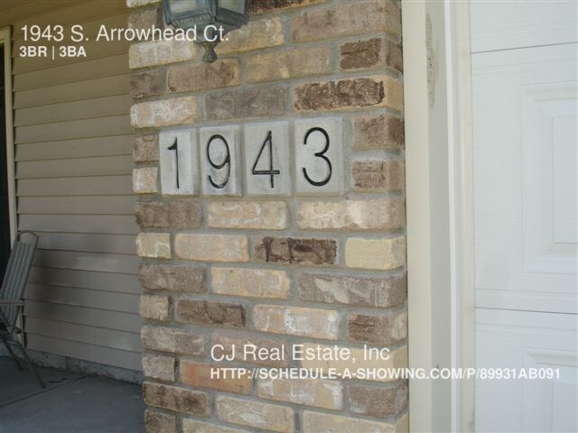 Foto principal - 1943 S Arrowhead Ct
