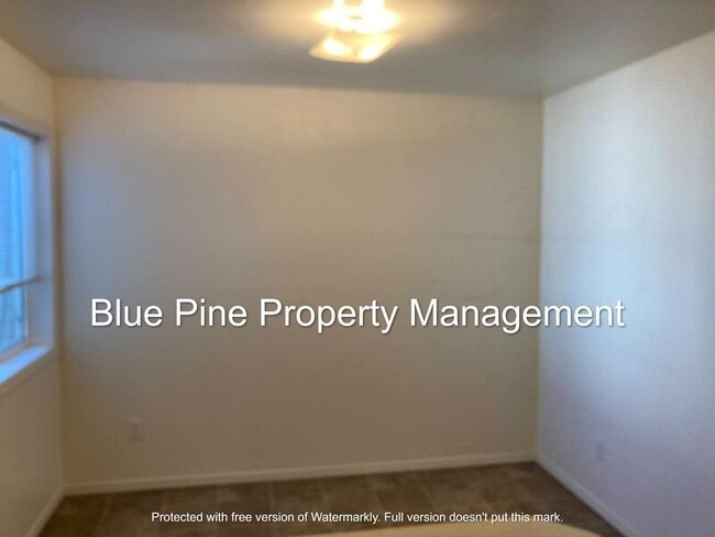 Building Photo - 345 S Byron Ave