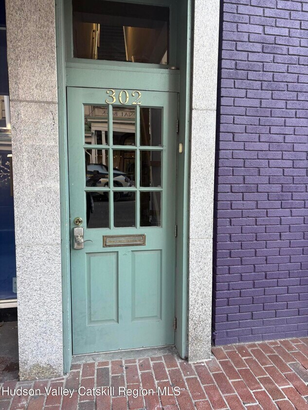 Primary Photo - 302 Wall St