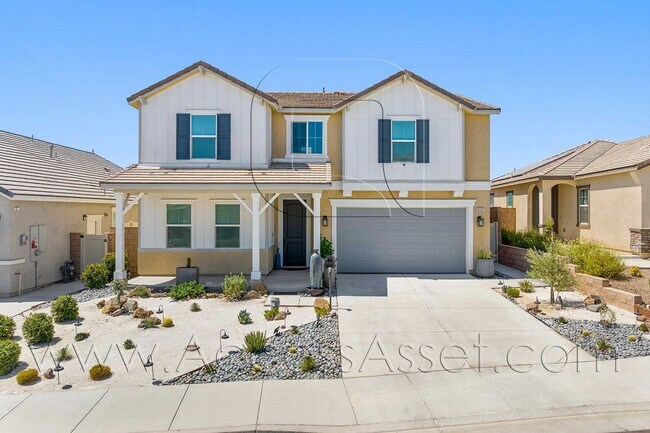 Building Photo - Elevated Living In This Beautiful 4 Bed/3 ...
