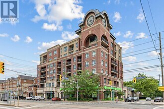 Building Photo - 3563 Lake Shore Blvd W