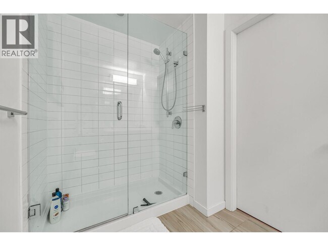 Photo du bâtiment - 725-725 Marine Dr