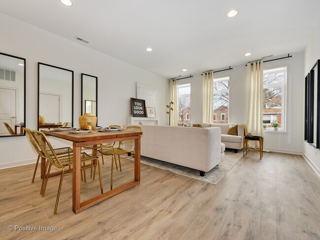 Foto del edificio - 2116 N Natchez Ave