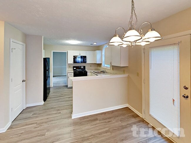 Foto del edificio - 3270 Summit Pl Dr