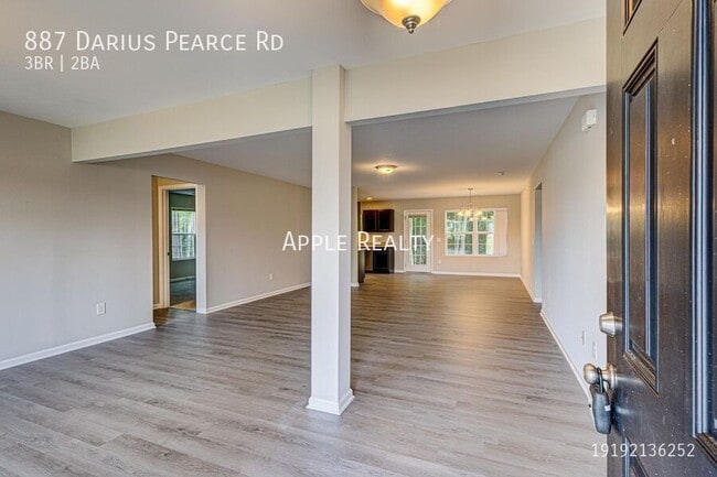Foto del edificio - 887 Darius Pearce Rd