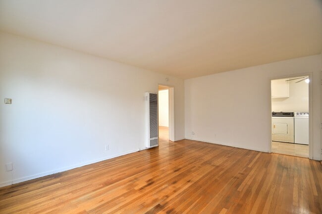 Building Photo - t864