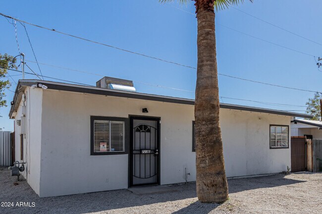 Building Photo - 723 E Sunnyslope Ln