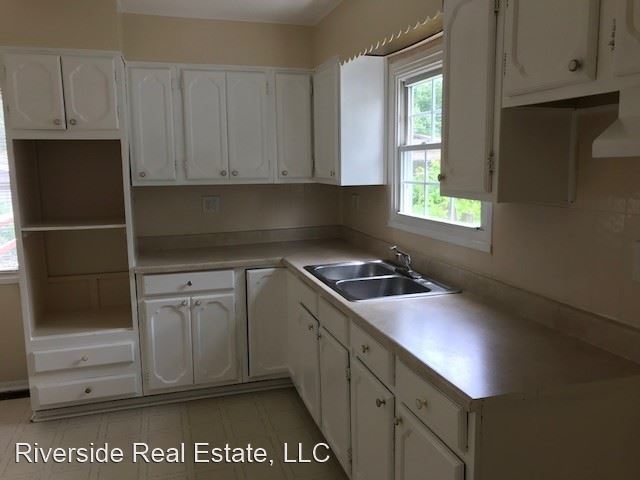 Building Photo - 3 br, 1 bath House - 745 St. Nicholas Dr.