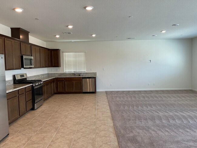 Foto del edificio - Large Clean Executive 4 Bedroom, 2.5 Bathroom, 2000 Sqft. Home for Lease
