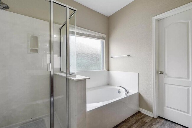 Building Photo - 245 Buckingham Dr