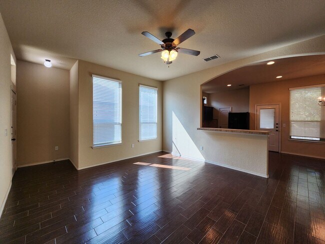 Foto del edificio - Two Story 3/2.5/2 Duplex close to Creekside Shopping and Entertainment! / Fridge / Fenced in yard...