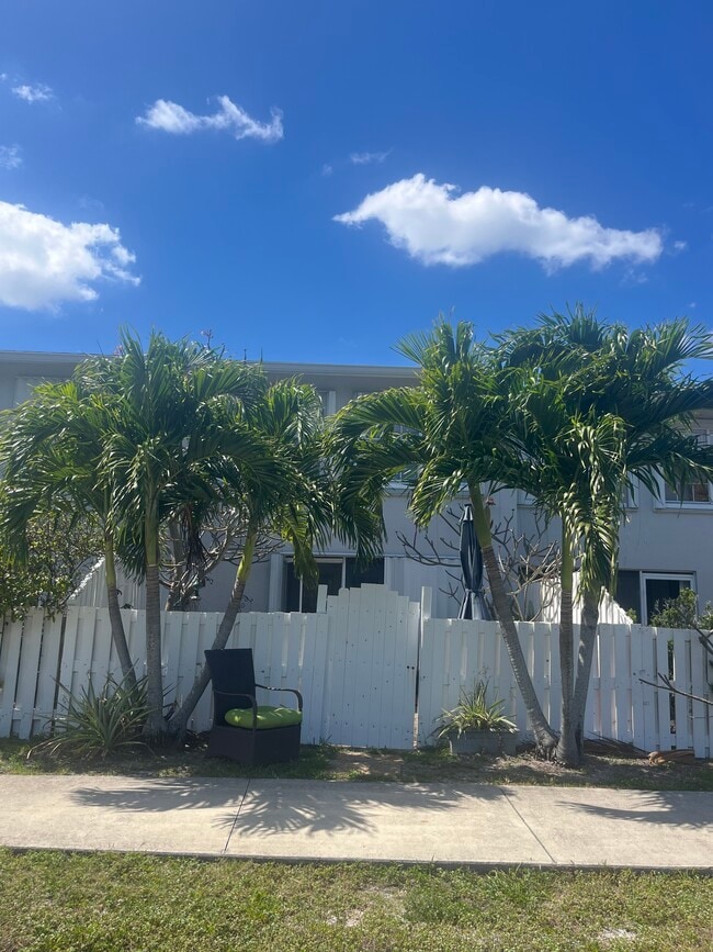 Building Photo - 234 Foxtail Dr