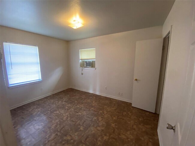 Building Photo - 4128 Grassmere St