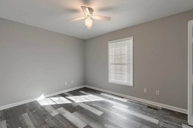 Building Photo - Updated 3 Bedroom/1 Bath