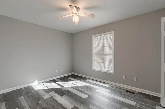 Foto del edificio - Updated 3 Bedroom/1 Bath