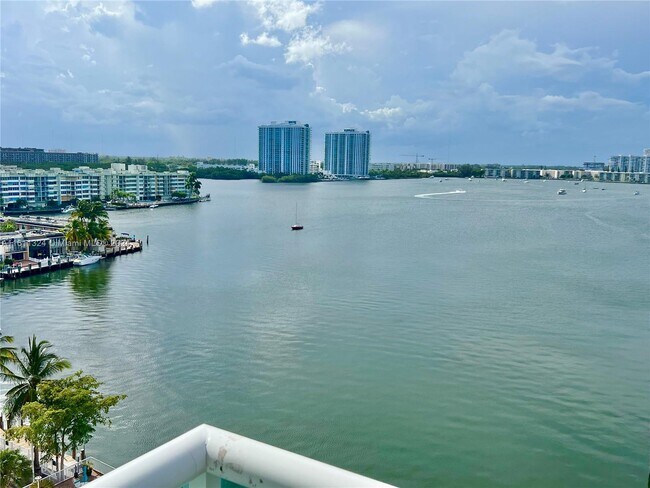 Foto del edificio - 2841 NE 163rd St