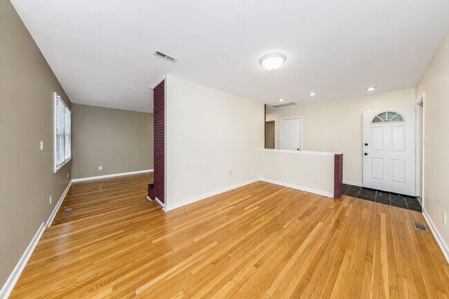 Foto del edificio - One level home in Beechwood