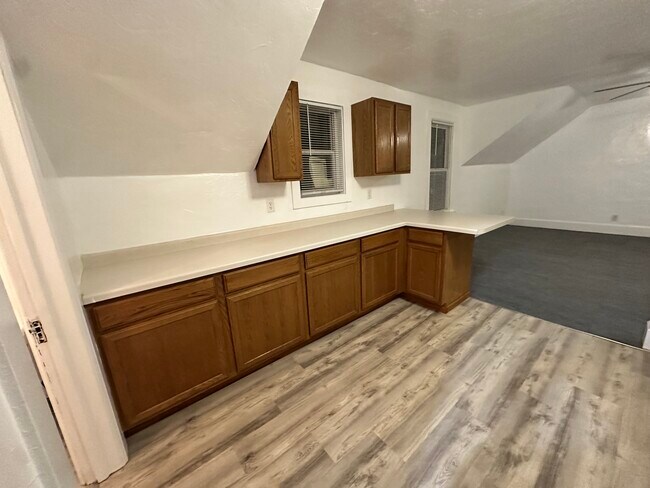 Building Photo - 1357 Lawe St