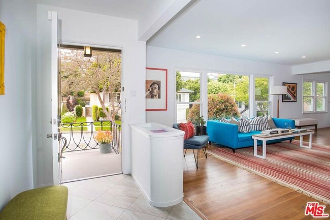 entry and living/ family room - 4130 Fairway Blvd