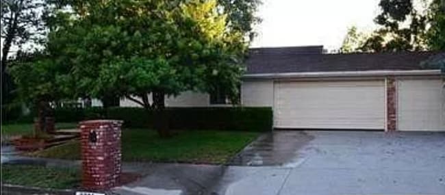 Building Photo - 9201 Paso Robles Ave
