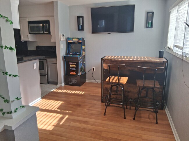 Foto del edificio - 423 W 8th St