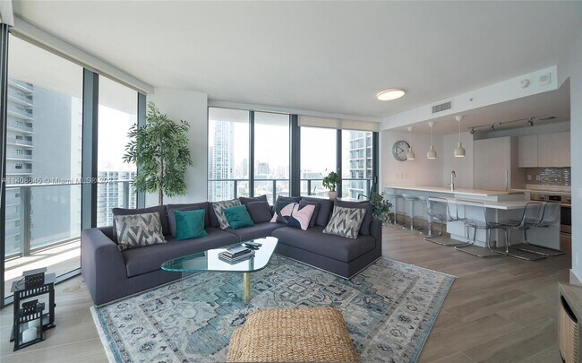 Foto del edificio - 501 NE 31st St
